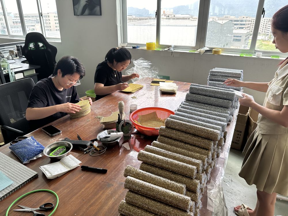 LOCACRYSTAL Diamond Lace tidying station alongside the running rope line at Pujiang factory