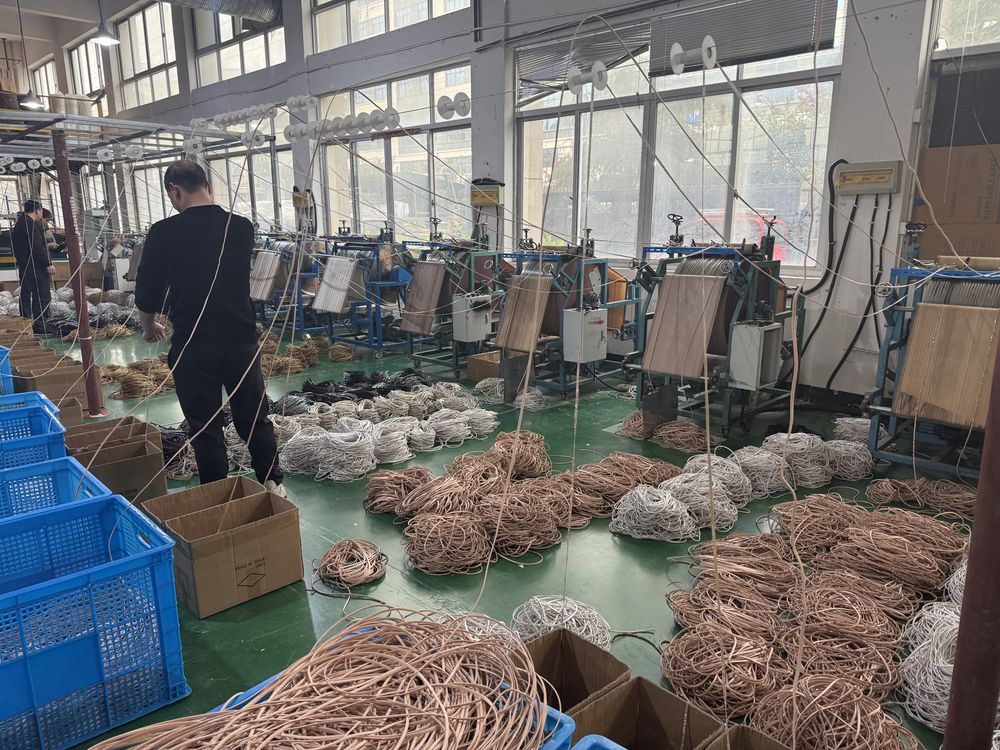 LOCACRYSTAL Pujiang factory main floor showing multiple production stations across the daily-output scale