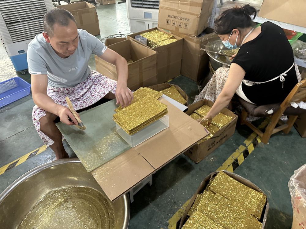 LOCACRYSTAL Shoe Upper hand-finishing gold rhinestone sheet at Pujiang crafts area