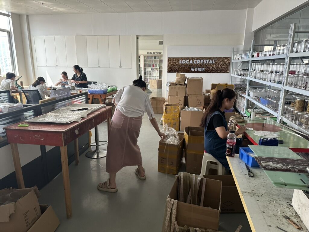 LOCACRYSTAL brand wall in the Pujiang factory handcraft area with assembly stations